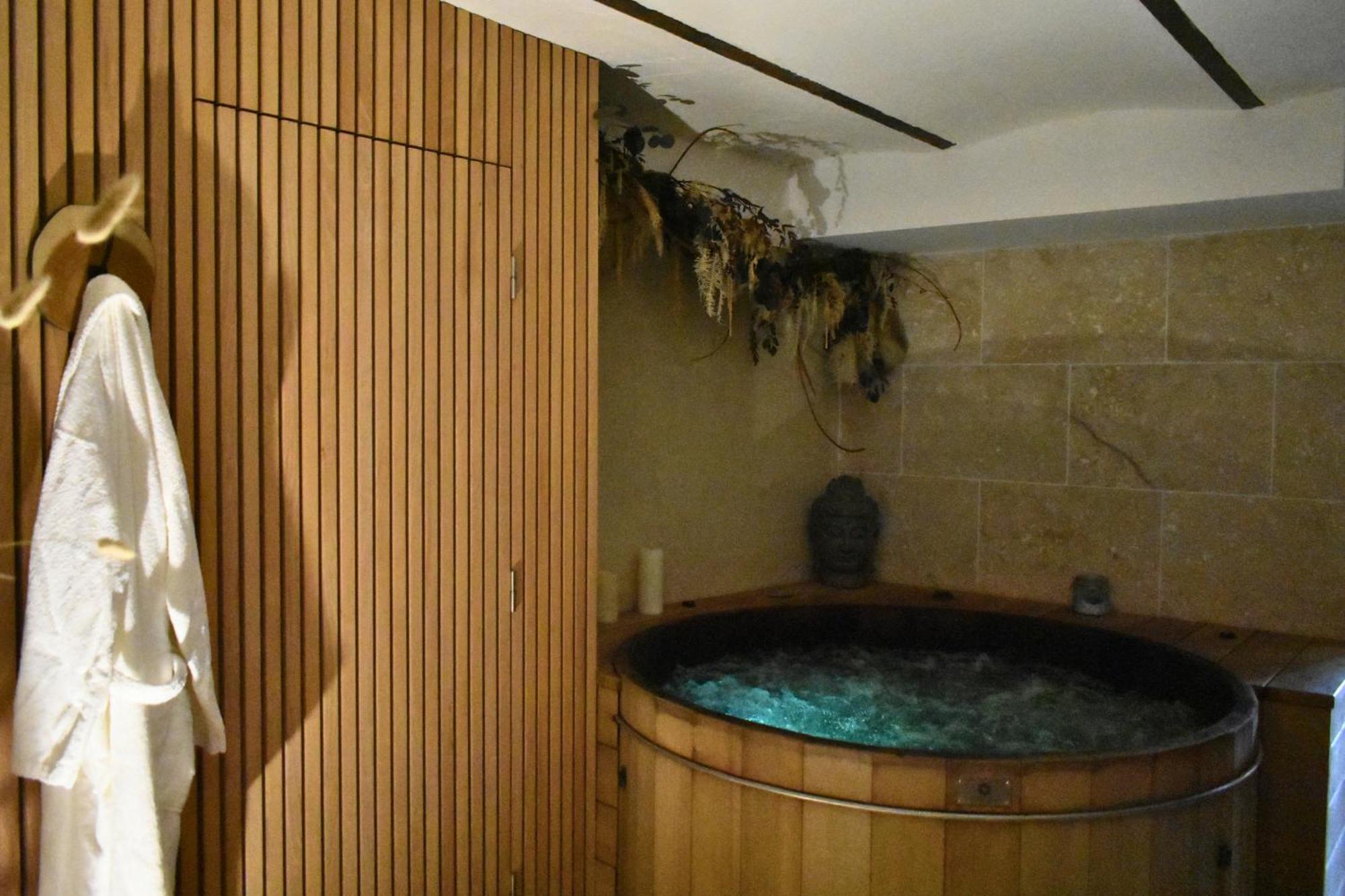 Hebergement Insolite Avec Jacuzzi Privatif Millau公寓 外观 照片