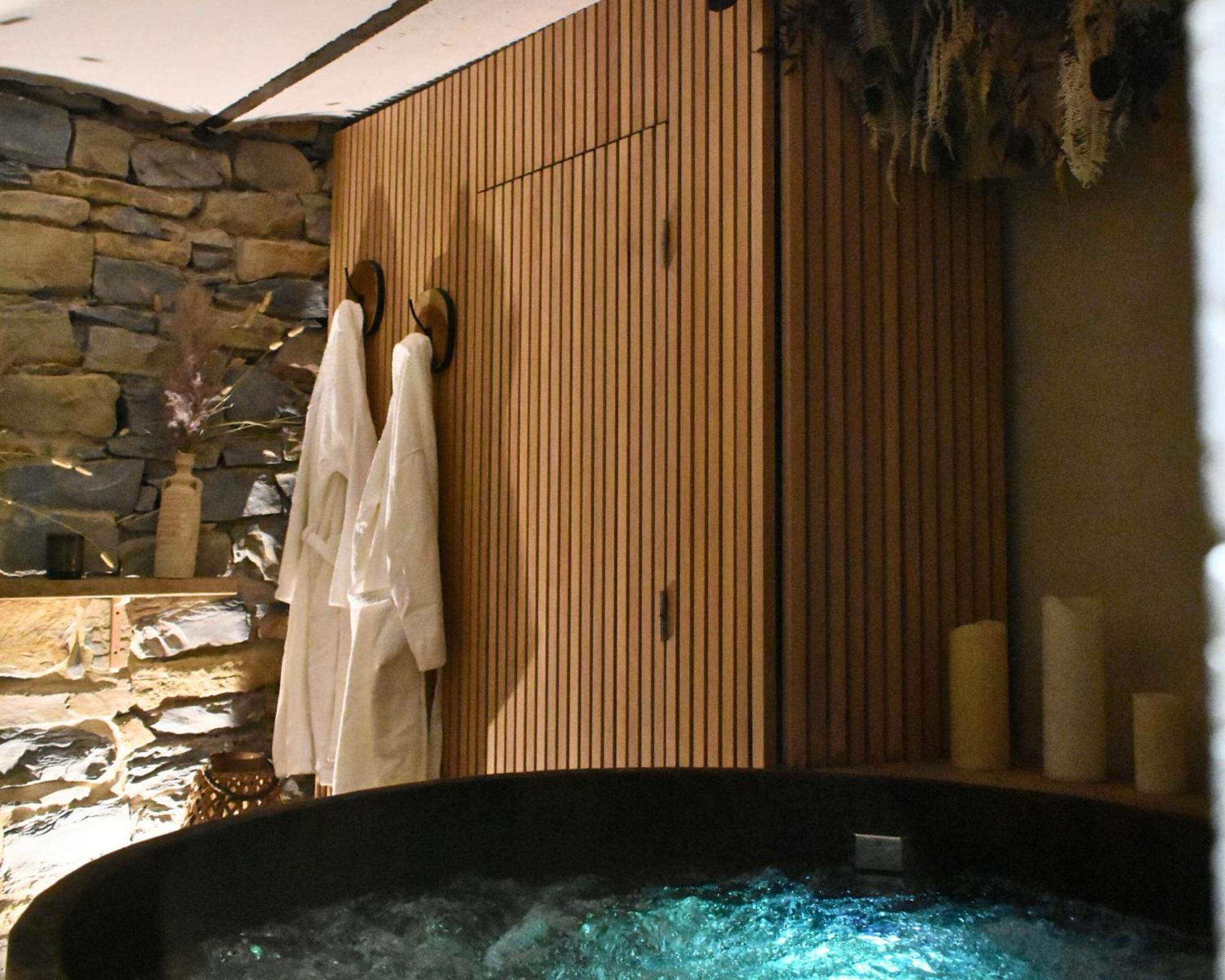 Hebergement Insolite Avec Jacuzzi Privatif Millau公寓 外观 照片