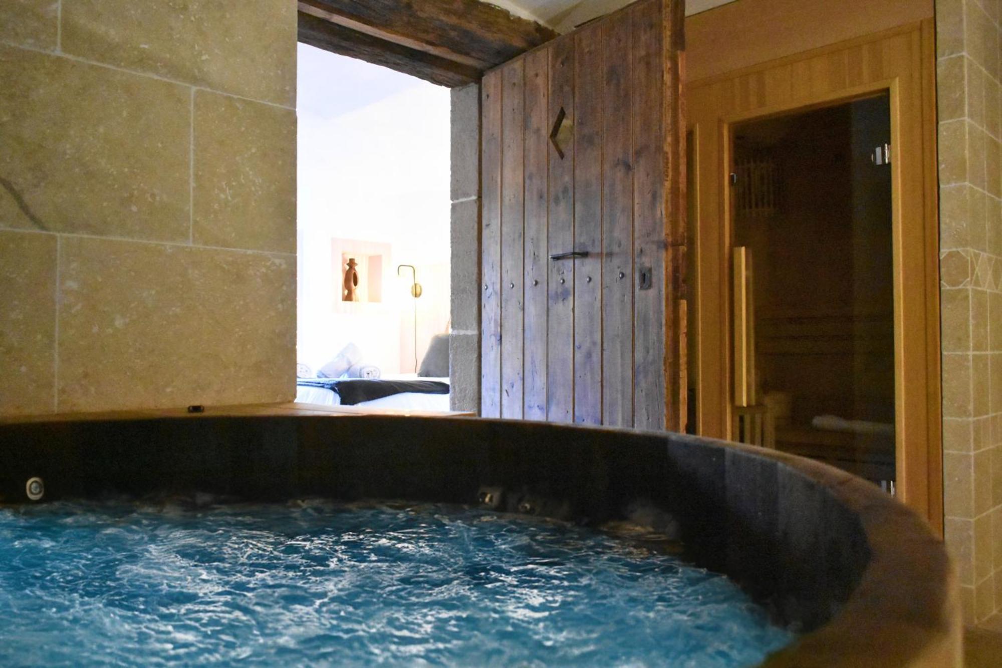 Hebergement Insolite Avec Jacuzzi Privatif Millau公寓 外观 照片